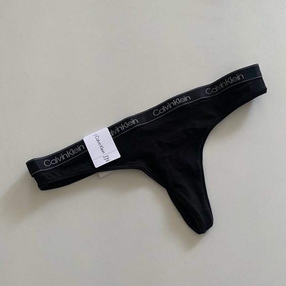 Calvin Klein Black Thong - Picture 1 of 4